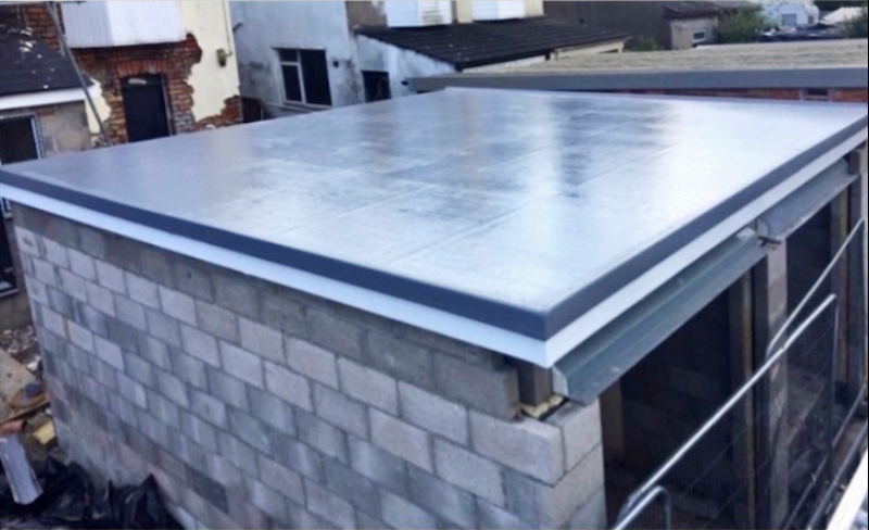 A minimalist architectural shot of a flat roof against a clear sky in Leicestershire